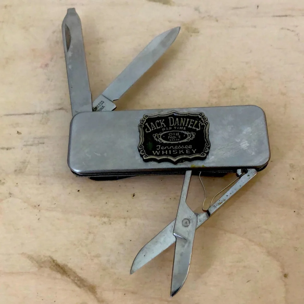 Jack Daniels Tennessee Whiskey logo stainless steel multi-tool money clip